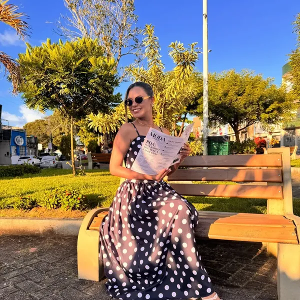 Look de conjunto poá preto e branco em praça de Palmares