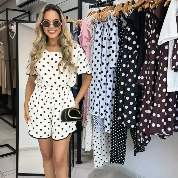 Macaquinho em poá branco e preto da Ana Melo Moda